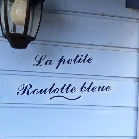 Cozy Little Blue Caravan In Scy Belgique 別荘