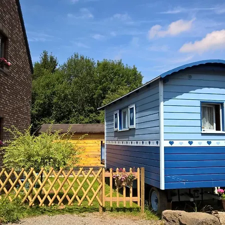 Cozy Little Blue Caravan In Scy Belgique 別荘 Scy